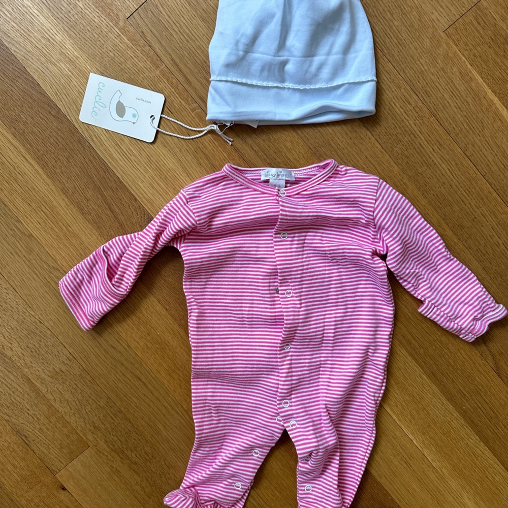 EUC 0-3m Kissy Kissy onesie and NWT Cuclie hat